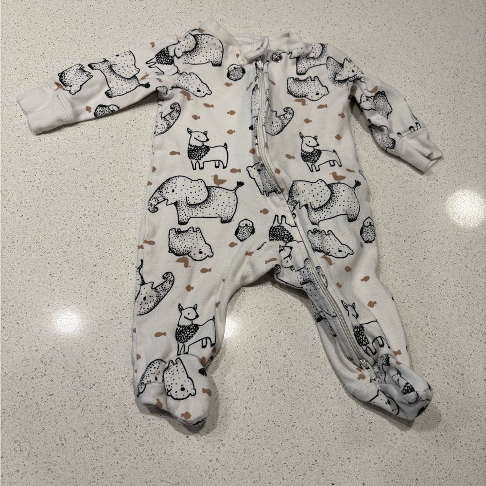 Carter’s 5 piece bundle - 3 month - Picture 2 of 6